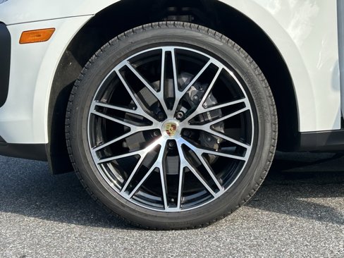Certified 2025 Porsche Macan image 14