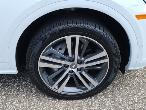 Used 2020 Audi Q5 e Prestige w/ Prestige Package image 10