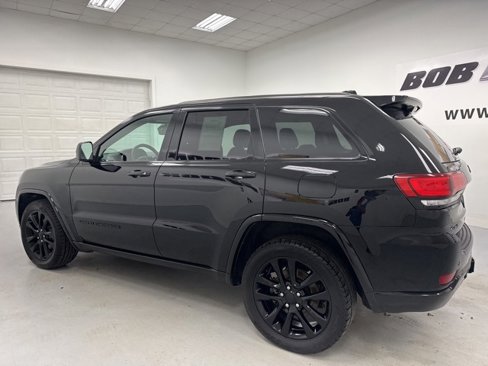 Used 2017 Jeep Grand Cherokee Altitude image 7