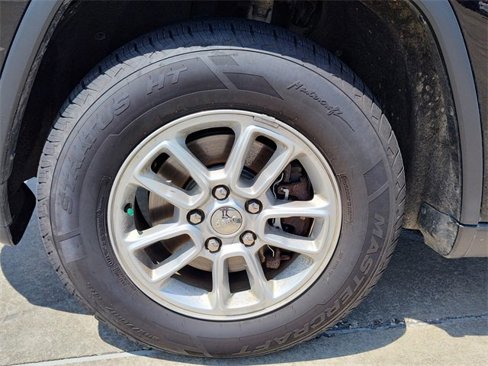 Used 2019 Jeep Grand Cherokee Laredo image 13