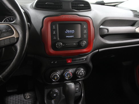 Used 2017 Jeep Renegade Latitude w/ Cold Weather Group image 9