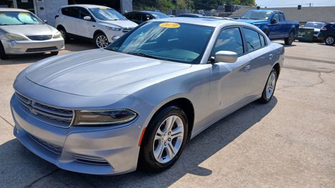 Used 2019 Dodge Charger SXT image 2