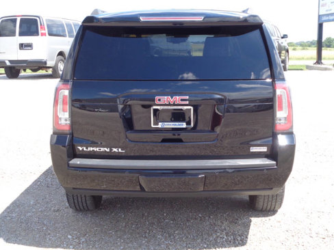 Used 2018 GMC Yukon XL SLT w/ Open Road Package image 8