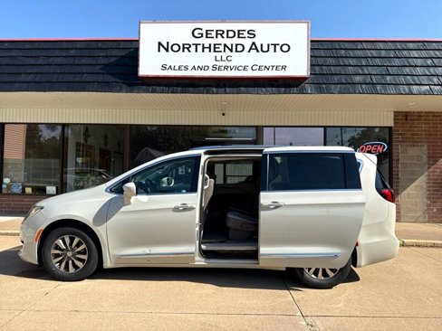Used 2019 Chrysler Pacifica Touring-L Plus image 8