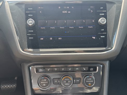 Used 2020 Volkswagen Tiguan SE image 12