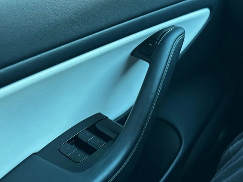 Used 2020 Tesla Model 3 Long Range image 32
