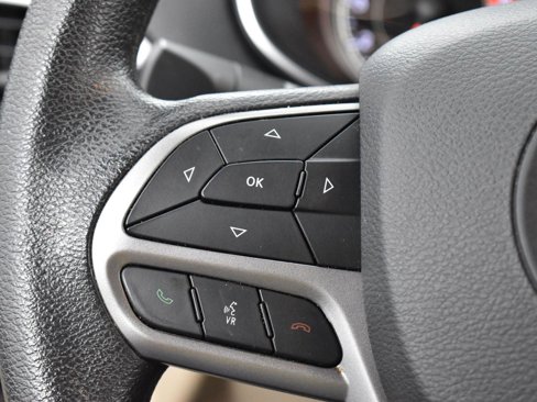 Used 2019 Jeep Cherokee Latitude w/ Popular Appearance Group image 16