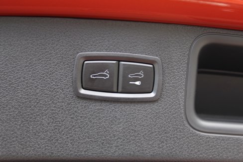 Certified 2024 Porsche Macan image 33