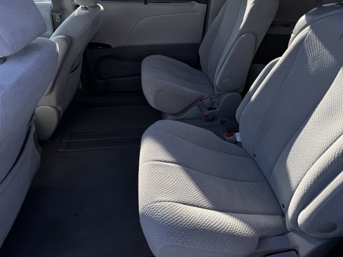 Used 2011 Toyota Sienna LE image 5