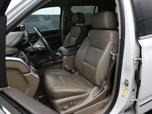 Used 2019 Chevrolet Tahoe LT w/ Luxury Package image 5
