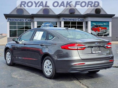 Used 2019 Ford Fusion S image 2