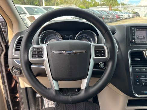 Used 2012 Chrysler Town & Country Touring-L w/ Driver Convenience Group image 30