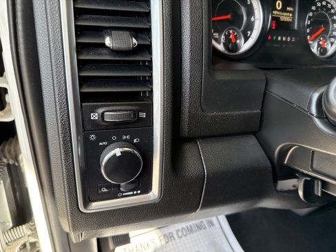 Used 2022 RAM 1500 Classic SLT image 24