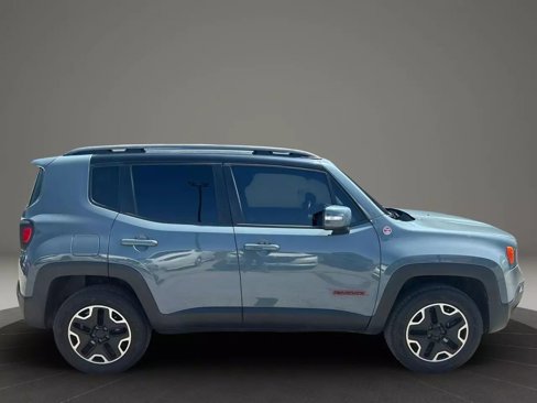 Used 2015 Jeep Renegade Trailhawk image 6