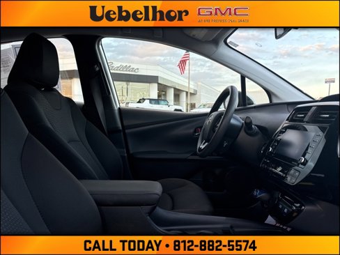 Used 2021 Toyota Prius LE image 2