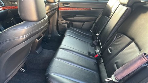 Used 2011 Subaru Outback 2.5i Limited image 8