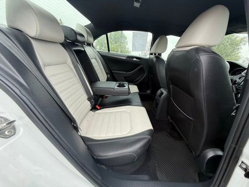 Used 2016 Volkswagen Jetta Sport image 15
