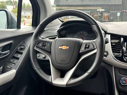 Used 2022 Chevrolet Trax LT w/ Premium Seat Package image 19