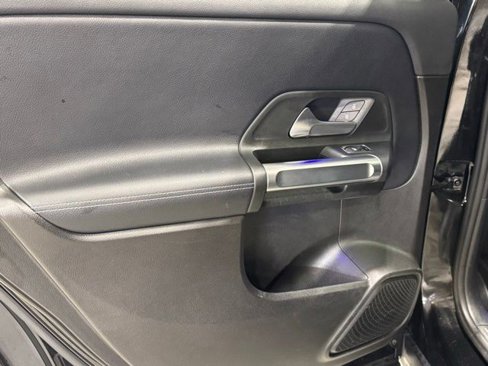 Used 2020 Mercedes-Benz GLB 250 4MATIC image 23
