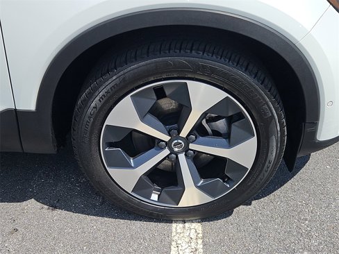 Used 2023 Volvo XC40 B5 Plus w/ Driver Assist Package image 10