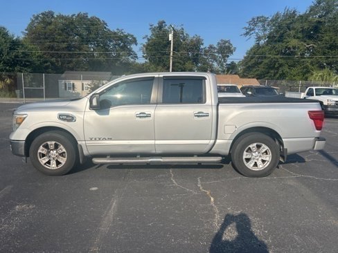 Used 2017 Nissan Titan SV image 2