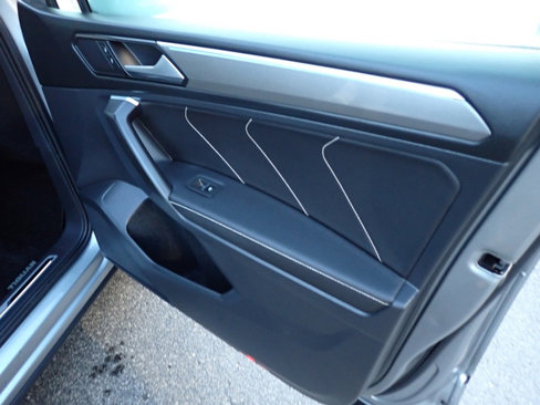 Used 2022 Volkswagen Tiguan SE R-Line image 15
