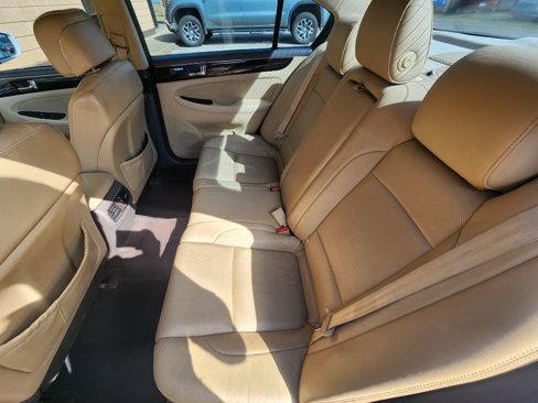 Used 2011 Hyundai Genesis 3.8 image 7