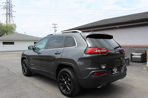 Used 2016 Jeep Cherokee Latitude w/ Comfort/Convenience Group image 8