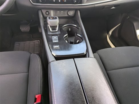 Used 2024 Nissan Rogue S image 18