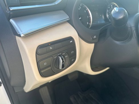 Used 2019 INFINITI QX50 Essential image 19