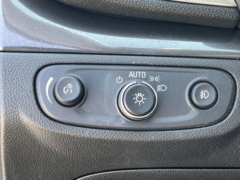 Used 2018 Buick Encore Sport Touring image 29