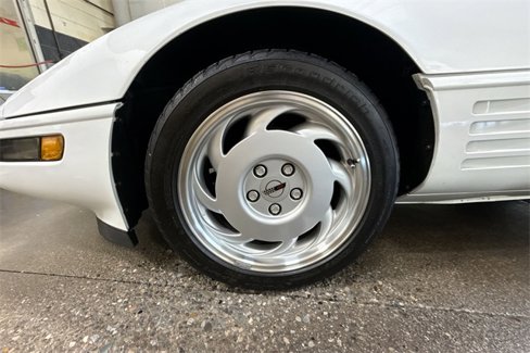 Used 1992 Chevrolet Corvette Convertible image 10
