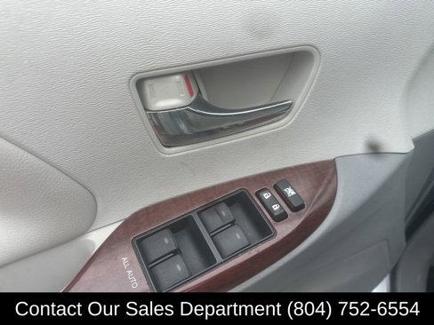 Used 2014 Toyota Sienna XLE image 11