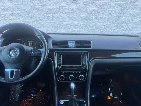 Used 2013 Volkswagen Passat TDI SEL Premium image 24