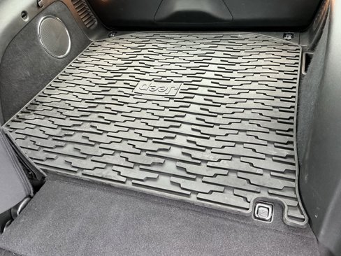 Used 2015 Jeep Grand Cherokee Overland w/ Advanced Technology Group image 34