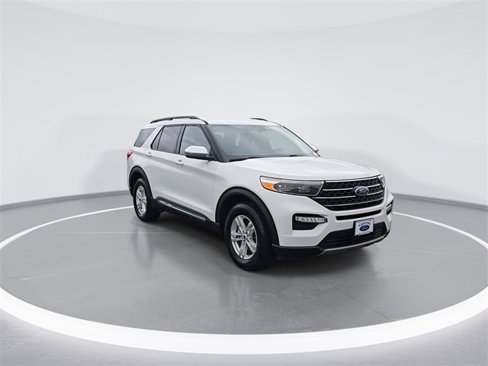 Used 2020 Ford Explorer XLT w/ Equipment Group 202A image 2