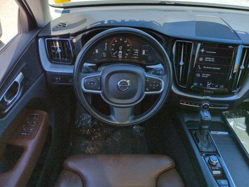 Used 2019 Volvo XC60 T5 Momentum w/ Premium Package image 14