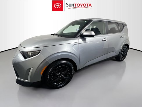 Used 2023 Kia Soul LX w/ LX Technology Package image 9