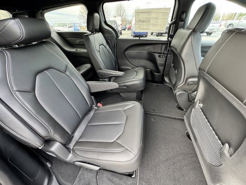 New 2025 Chrysler Voyager LX image 15