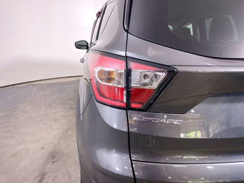 Used 2017 Ford Escape Titanium image 31