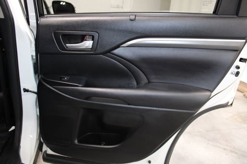 Used 2017 Toyota Highlander SE image 34