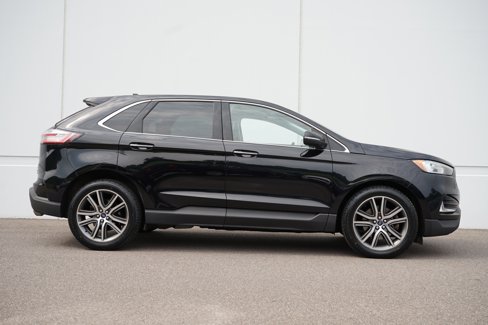Used 2019 Ford Edge Titanium image 2