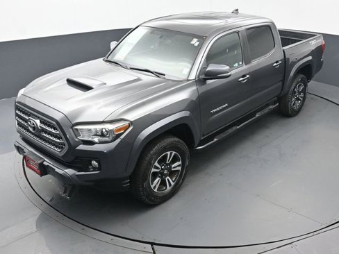 Certified 2017 Toyota Tacoma TRD Sport image 41