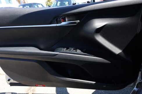 Used 2020 Toyota Camry LE image 22