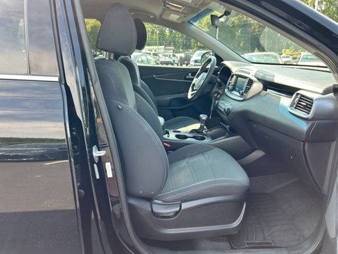 Used 2019 Kia Sorento LX image 16