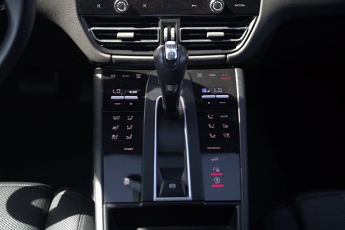 Certified 2023 Porsche Macan image 32