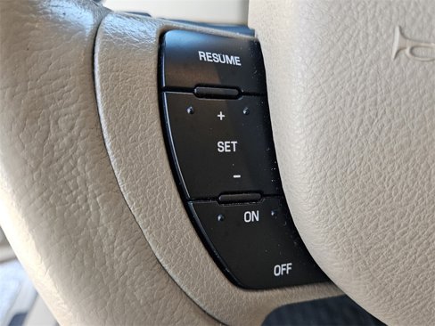 Used 2008 Lincoln Town Car Signature Limited image 35