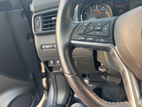 Used 2020 Nissan Rogue SV image 12