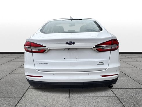 Used 2019 Ford Fusion SE image 4