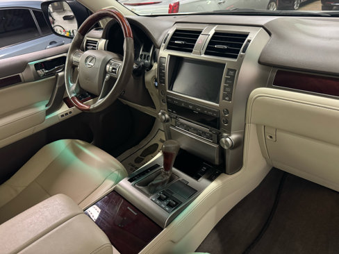 Used 2011 Lexus GX 460 image 4
